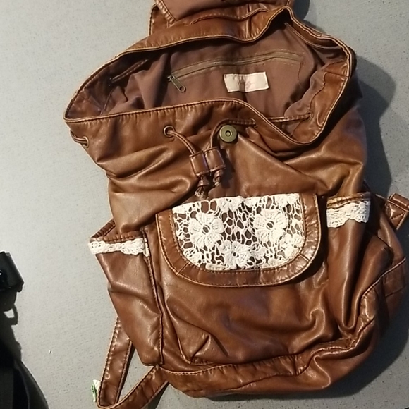 Icing Backpack - Picture 2 of 4